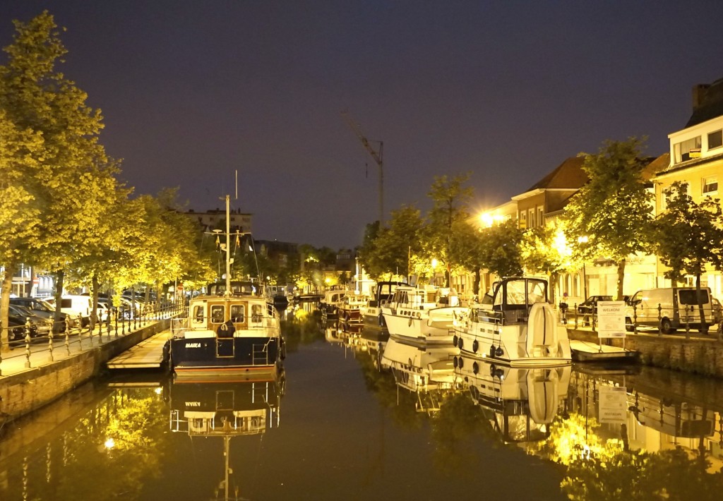 Mechelen Canal at night