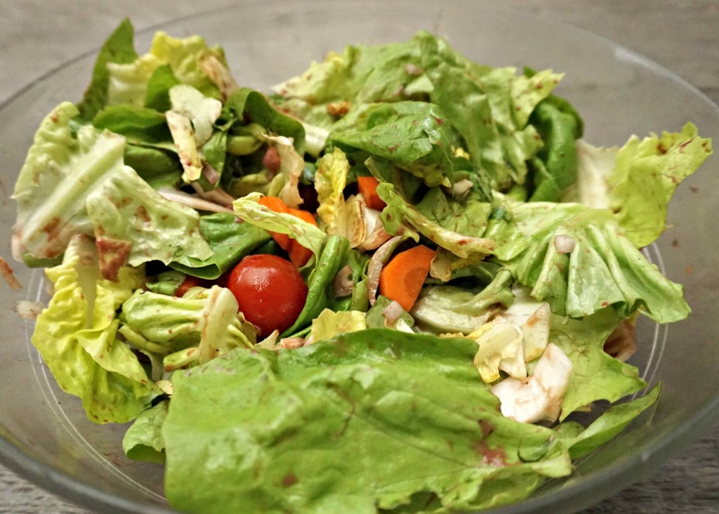 Mixed salad with dressing