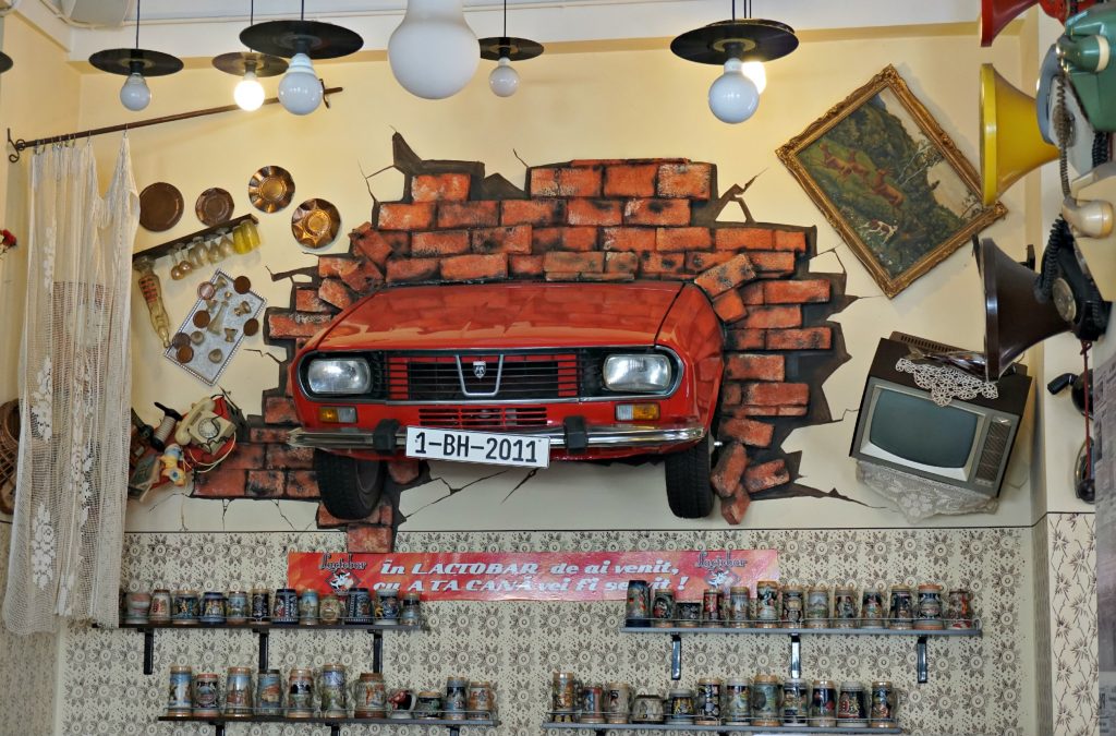 Lactobar Car Wall - Romania