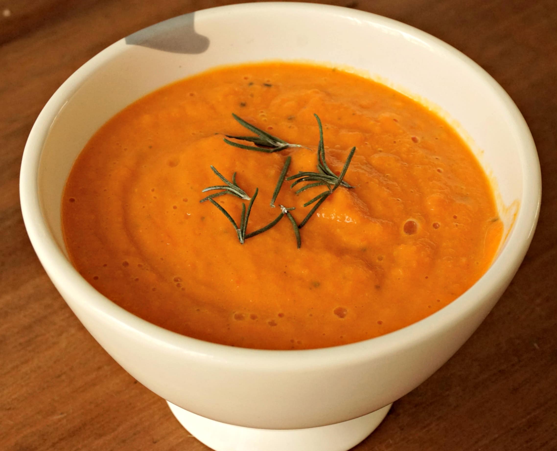 Roasted Carrot Rosemary Garlic Soup - BELGIAN FOODIE