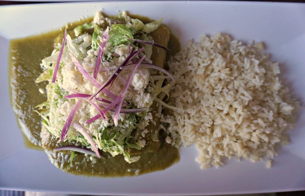 Tlayuda LA Enchiladas Verdes