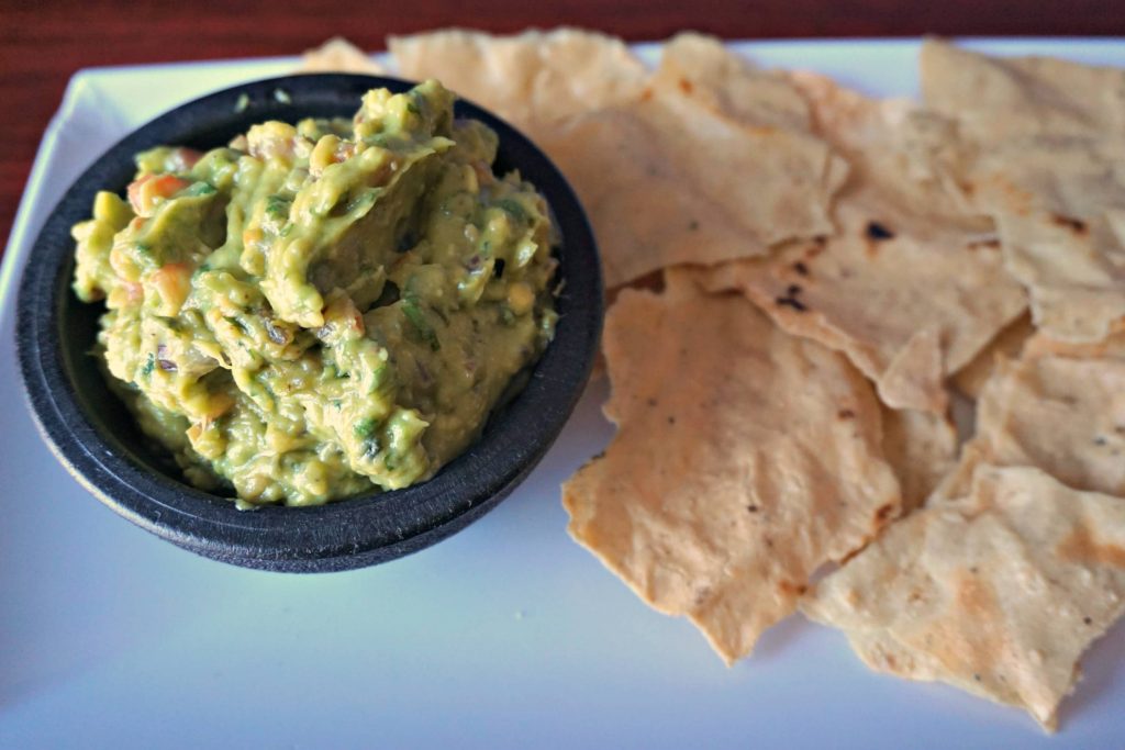 Tlayuda LA guacamole